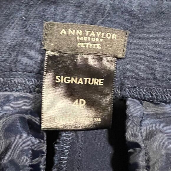 Ann Taylor Signature Navy Blue Capri Dress Pants Size 4p - Picture 2 of 4